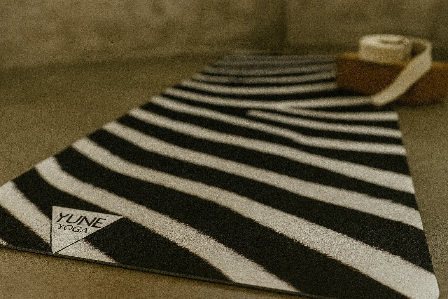 Zebra Stripe Eco-Friendly Yoga Mat – 6mm Cushioned, Non-Slip | Yune-3